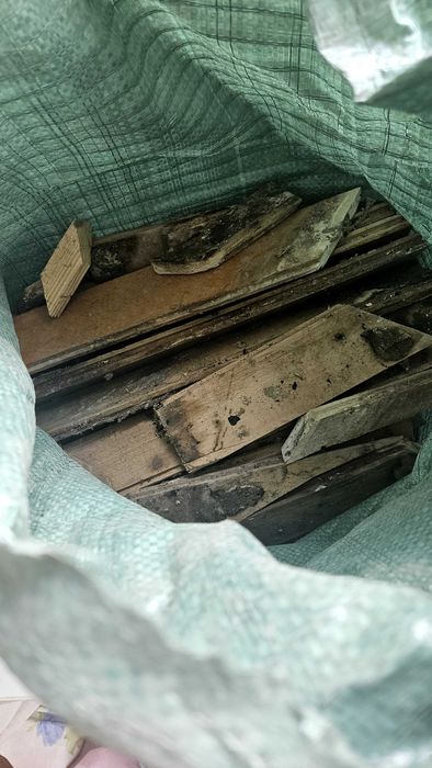 Демонтований буковий паркет