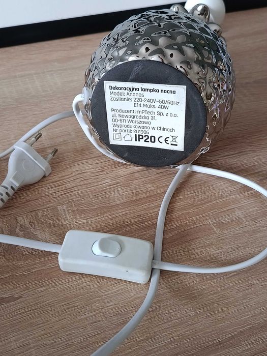 Dekoracyjna lampka nocna w kształcie ananasa