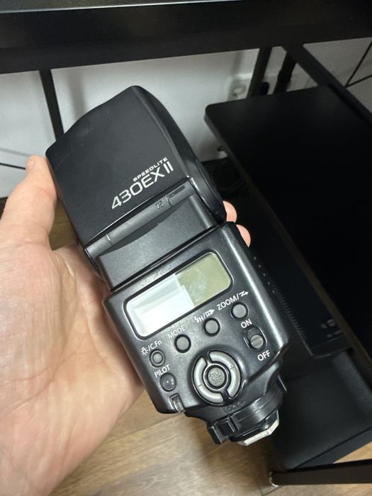 Продам обєктив Canon 70-200 1:4 L  та спалахи