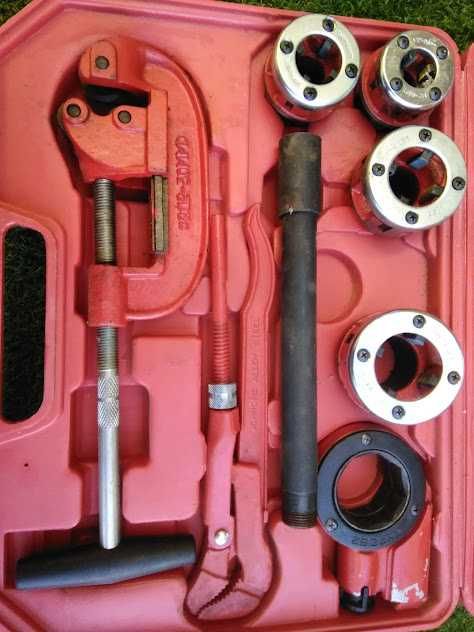 Máquina para abrir roscas