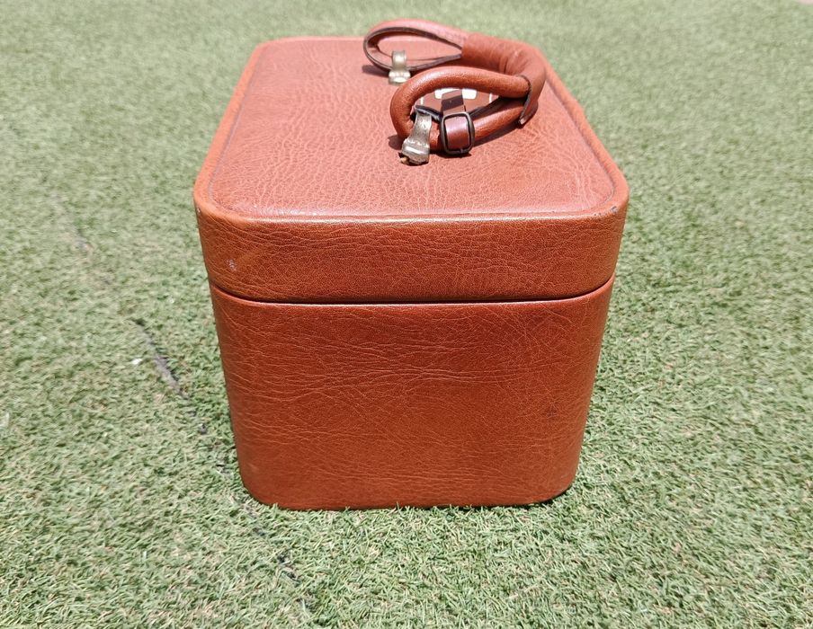 Mala de Beleza Vintage Castanha em Bom Estado | Vintage Brown Vanity Case in Good Condition