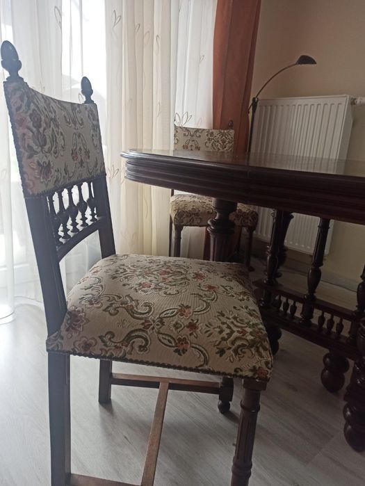 Elegancki stół retro z 6 krzesłami