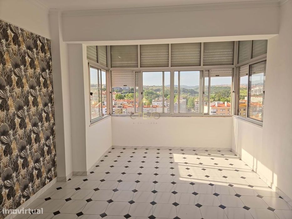 Apartamento T3 com Vista Rio em Sacavém