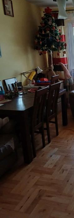 Meble , stół z krzeslami , łóżka