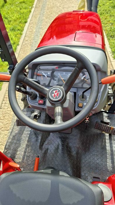 Trator Massey Ferguson 1529 de 2016 com ou sem alfaias
