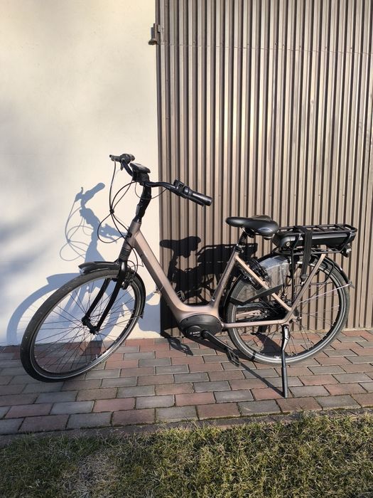 Rower damka Gazelle orange C8 elektryczny