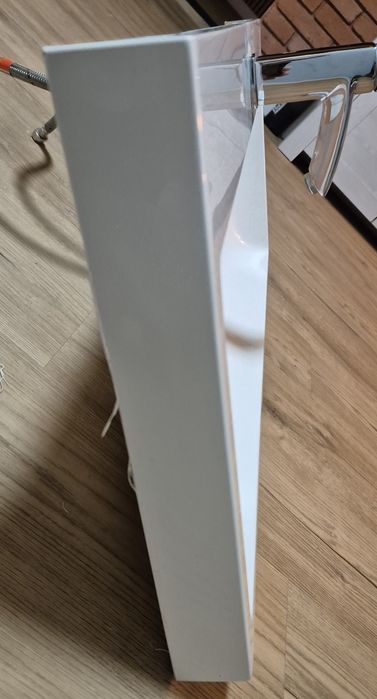 Umywalka wpuszczana w blat biała