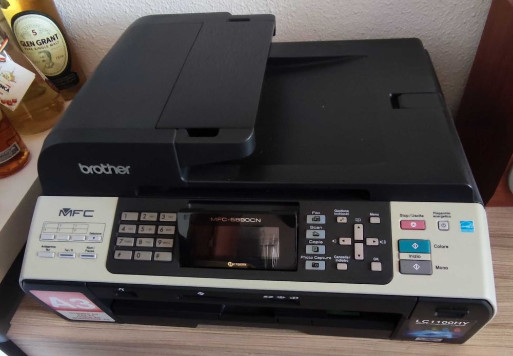 Impressora Brother MFC-5890CN - Para peças ou reparação