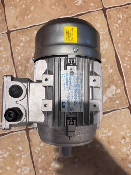 Silnik trójfazowy elektryczny SITI model 80A4 B14