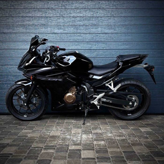 Продам мотоцикл Honda CBR400R (1676)