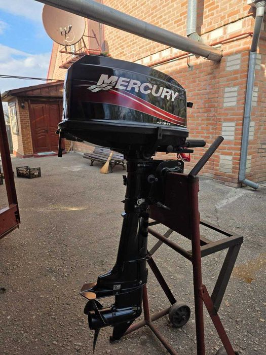 Мотор двигун  лодочний Mercury 5