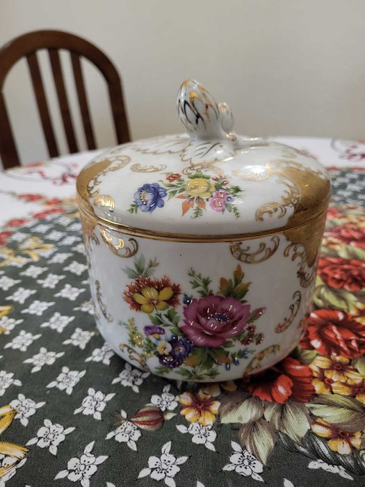 Taças Artibus com padrão florido dourado