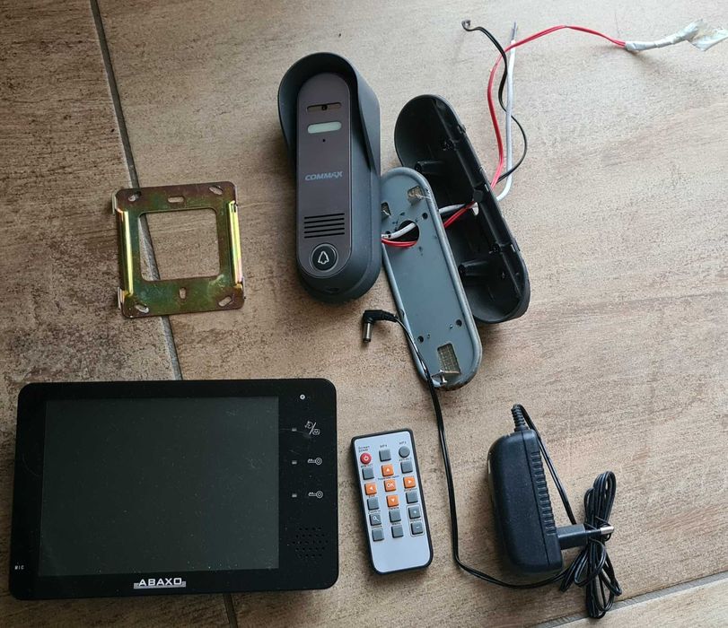 Zestaw: Abaxo Monitor kolorowy 7' M-730C; Kamera Commax DRC-4CPN3