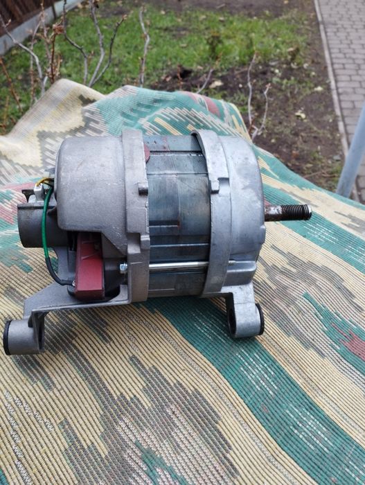 Продам  двигуни до пральної машини Індезід.