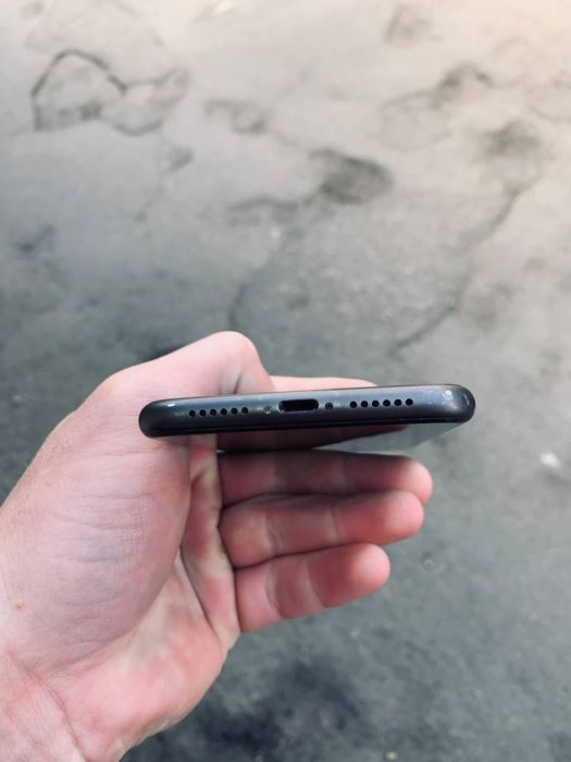 Продам iphone 11 АКБ 83 64г памяти