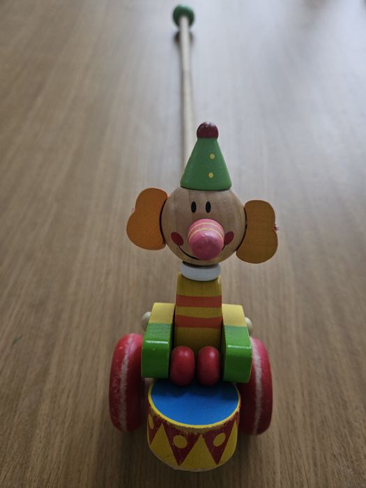 Zabawka drewniana do pchania, pchacz