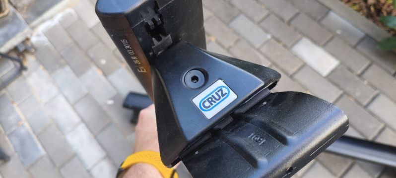 Bagażnik na dach bazowy relingi CRUZ