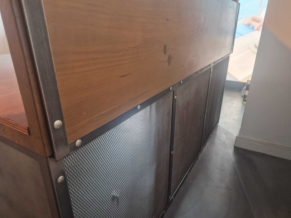 Balcão de Atendimento / Recepção Industrial (Madeira e Ferro)