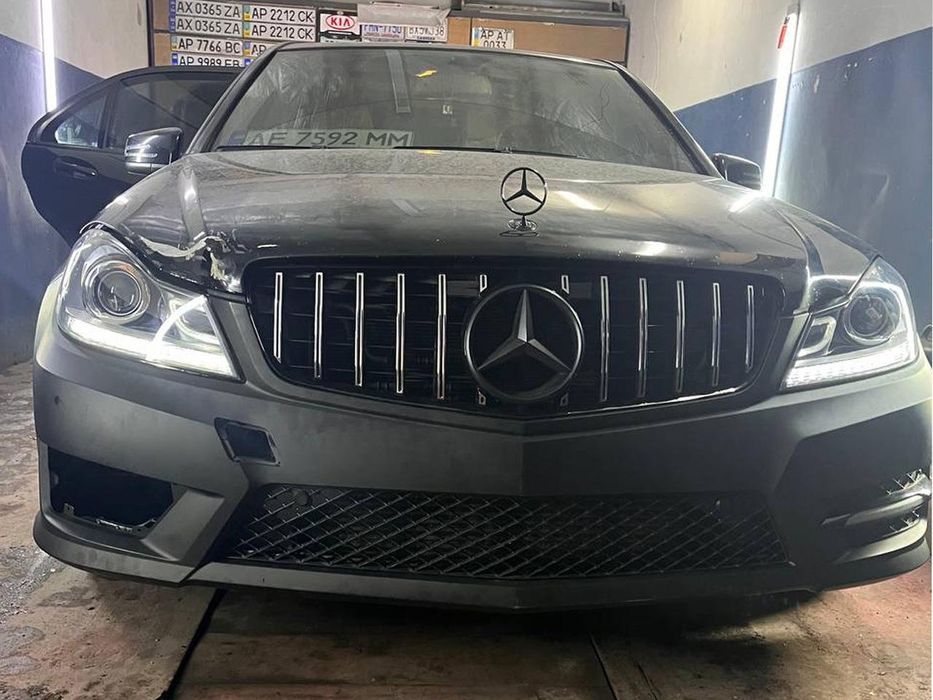 Mercedes C-class W204 Передні фари (оптика с LED-елементами)