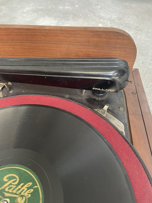 Grfonola antiga mas ja eletrica