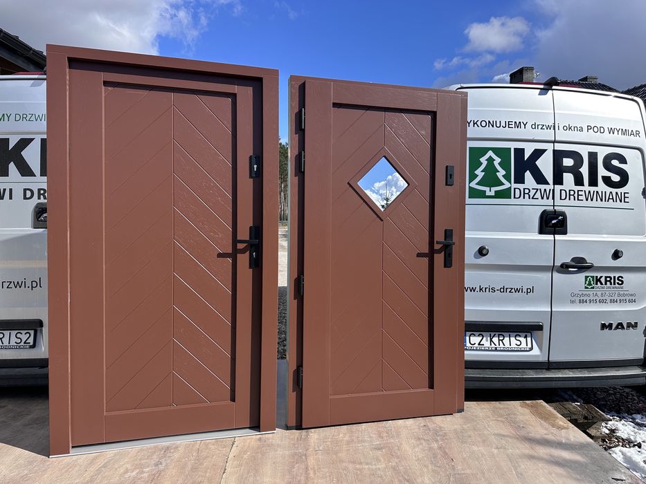 Drzwi zewnętrzne drewniane Na wymiar ral 8011 nietypowe Montaż Polska