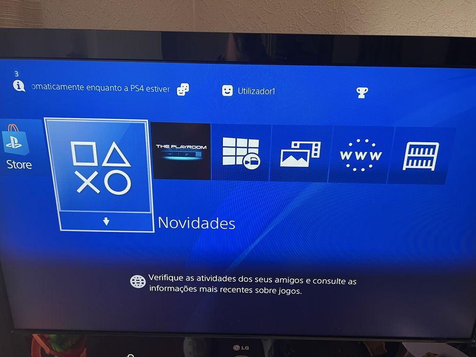 Playstation 4 com comando