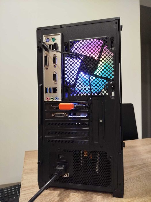 i5-8500 + GTX 1080 + 32GB DDR4 + 512 GB