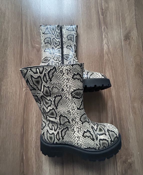 Bonprix botki na platformie wężowy wzór 40