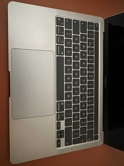 MacBook Pro 13-inch with M1 chip (16GB unified memory)64740128258817123