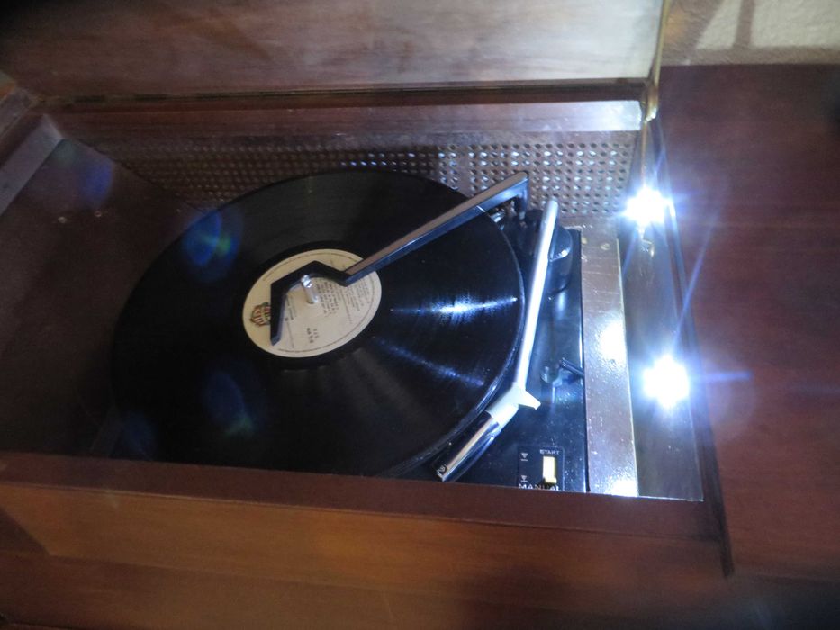 Rádio e Gira discos Philips