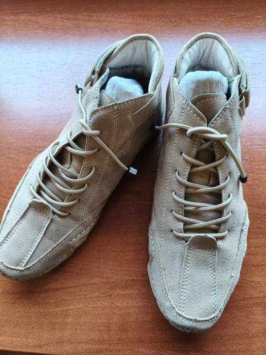 2 pares de Sapatos/tênis, camurça