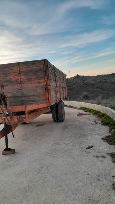 Reboque galucho e charrua de discos