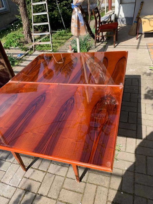 Стол обеденный полированный