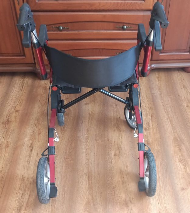 Balkonik chodzik dla starszej osoby składany