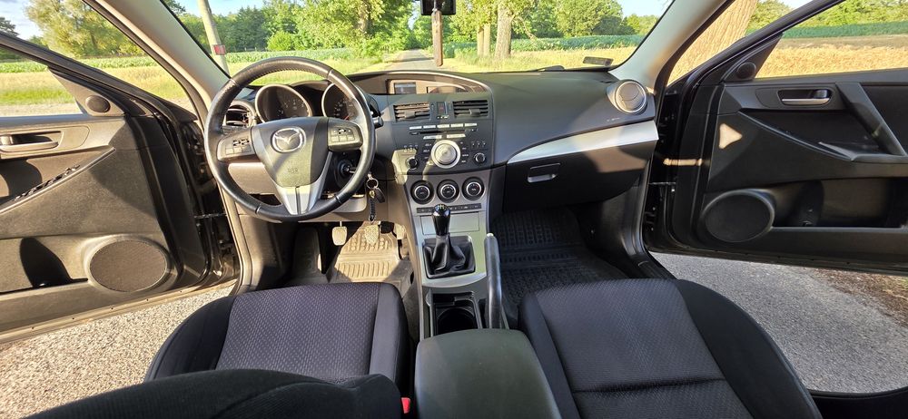 Mazda 3 sedan 1.6 benzyna