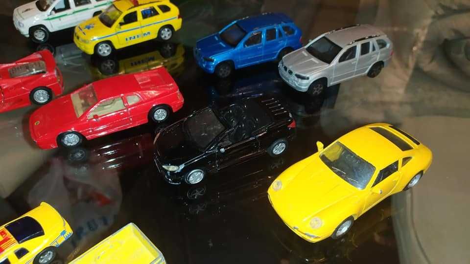 18 carros miniaturas Maisto várias escalas desde 3€ cada