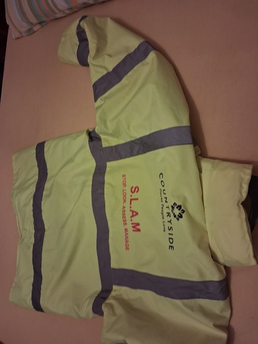 vendo parkas de alta  visibilidade  usadas