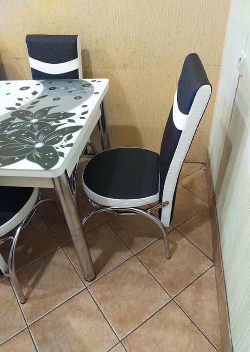 Обеденный раскладной стеклянный кухонный стол со стульями Обідній стіл