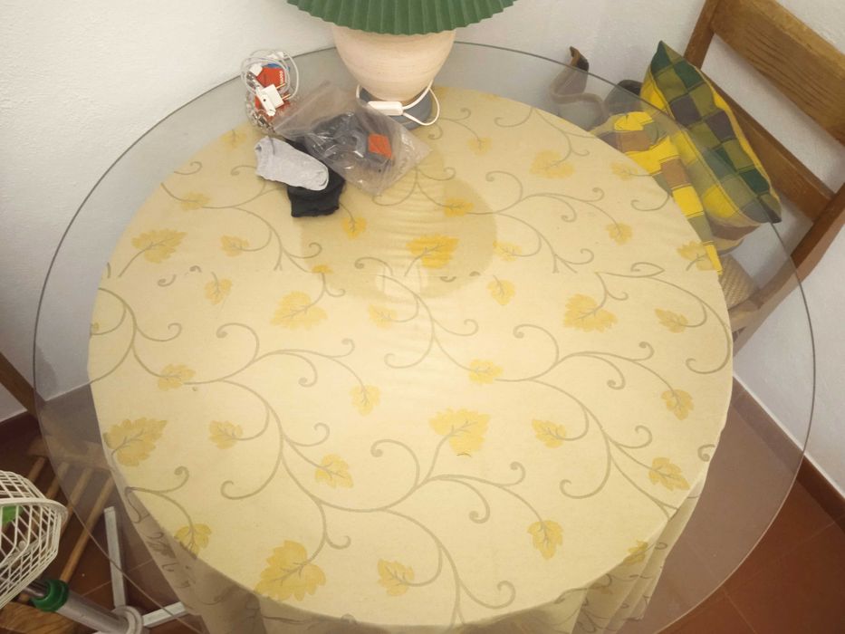 Mesa com tampo de Vidro