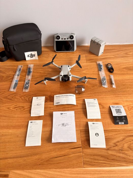 Dron DJI Mini 3 Fly More Combo (DJI RC)