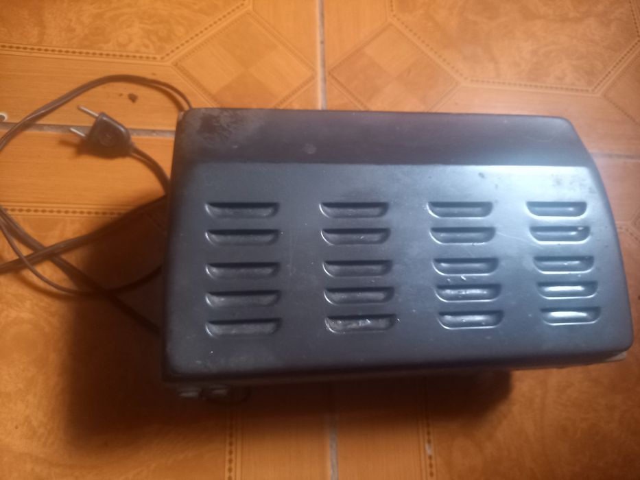 Relugador de tensão elétrica