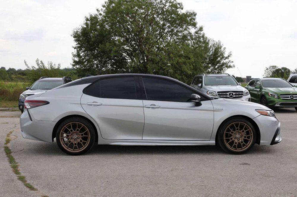 Toyota Camry Hybrid XSE      2021