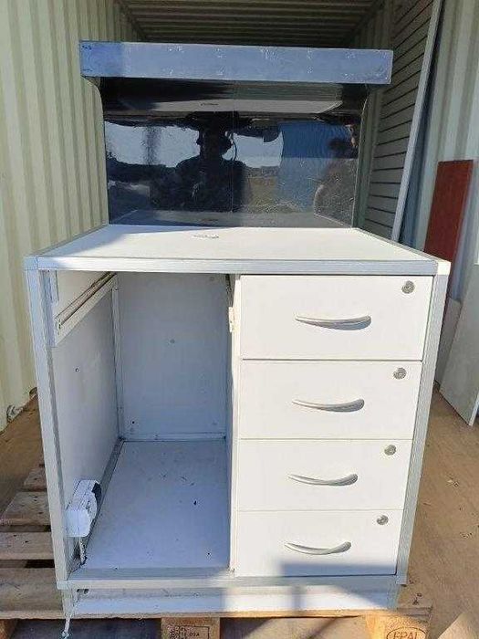 Meble sklepowe:  lady przeszklone z szufladami.