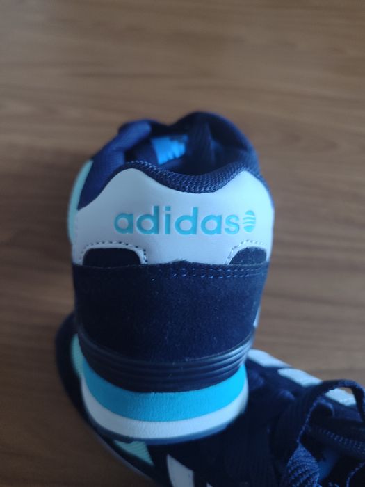 Продам кроссовки новые