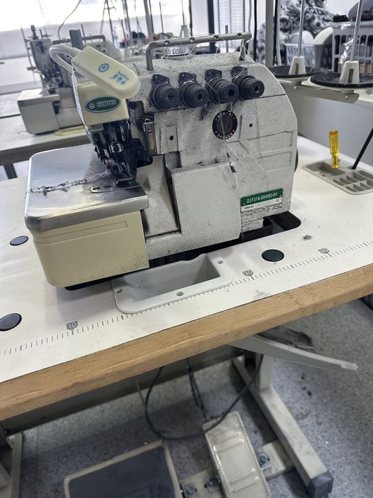 Оверлоки промислові 4-5 ниток, комплект стіл+серво, стан хороший