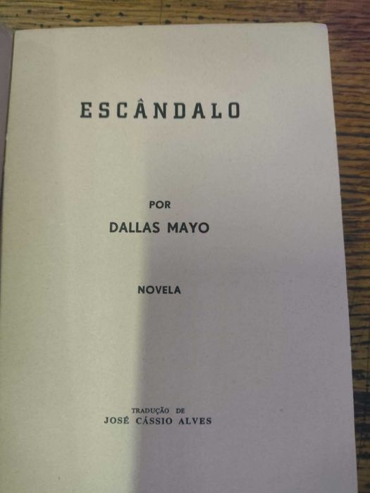 4 antigos Livros da coleçao da editora DELFOS Uma Novela de: