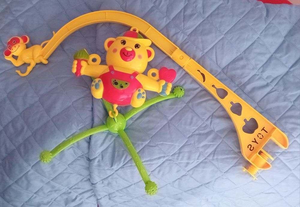 Іграшка на колиску