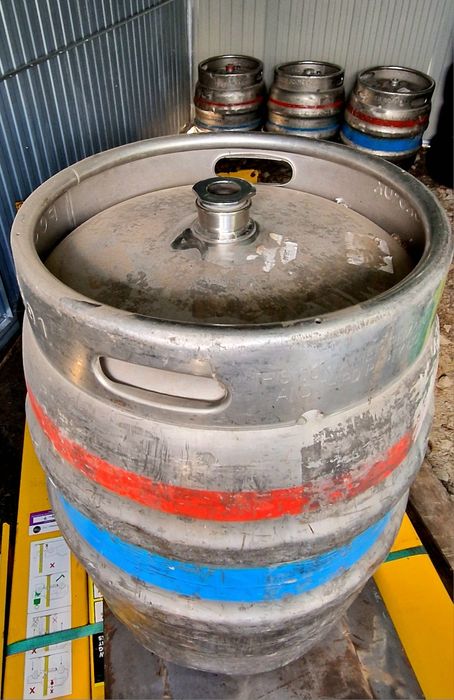 Keg z gwintem 100l