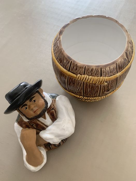 Pote bordalo Pinheiro
