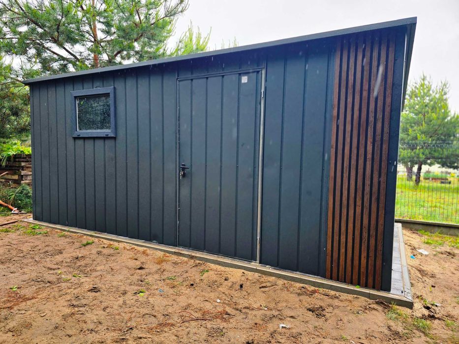 Nowoczesny Domek Ogrodowy z Lamelami